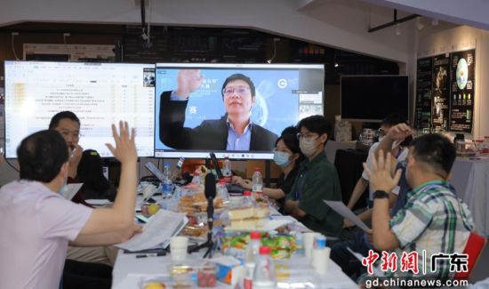 大赛决赛评审现场。万搏网页_万搏(中国)供图