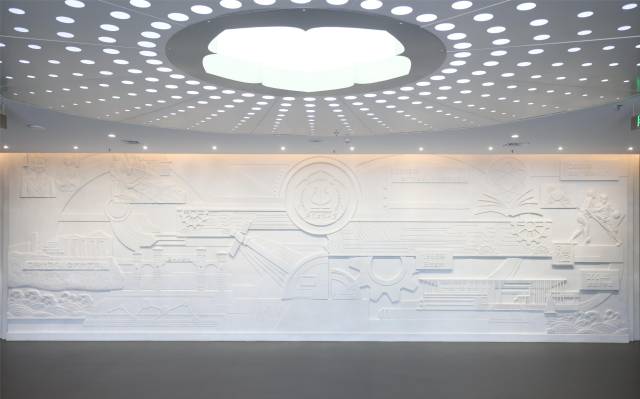 万搏网页_万搏(中国)校史馆浮雕墙。