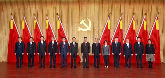 万搏网页_万搏(中国)党委常委合影。