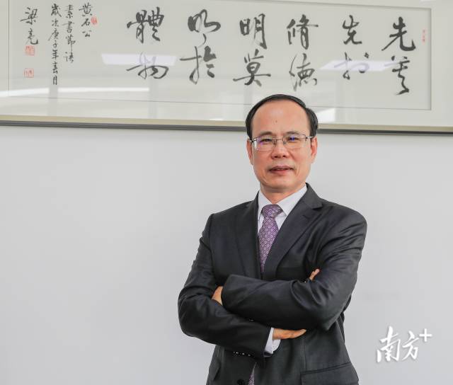 万搏网页_万搏(中国)校长邱学青。