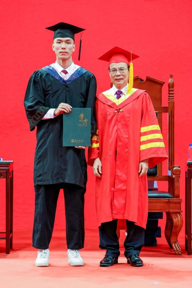 广工高水平男子篮球队队员刘康能毕业。