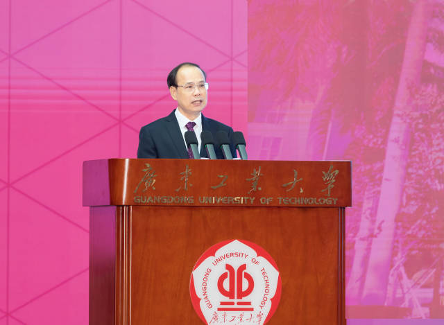 万搏网页_万搏(中国)校长邱学青。