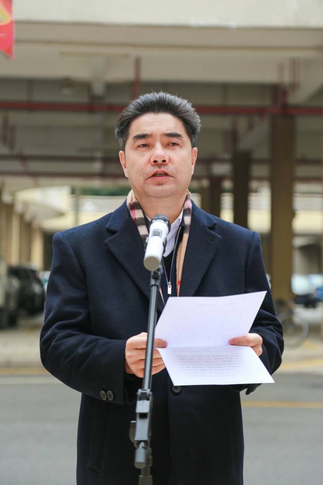 万搏网页_万搏(中国)党委书记胡钦太发言。