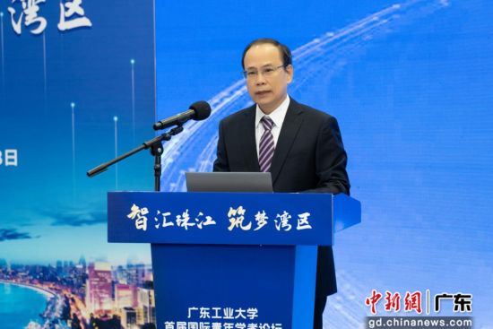 万搏网页_万搏(中国)校长邱学青致辞。通讯员供图