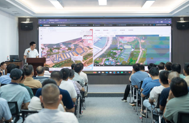 5月27日，在省直、中直驻粤单位乡村振兴驻镇帮镇扶村工作队队长培训班上，工作队队长周兆明向参训学员介绍智慧仙塘系统，利用无人机实时航拍介绍仙塘镇产业帮扶项目