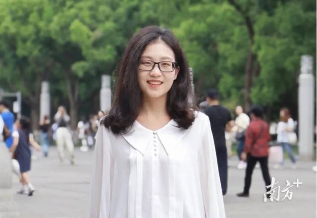 万搏网页_万搏(中国)物理与光电工程学院“青年百人计划”引进人才王晶晶。 万搏网页_万搏(中国)物理与光电工程学院“青年百人计划”引进人才王晶晶。